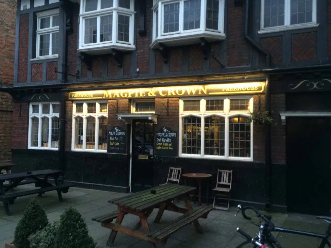 The Magpie and Crown